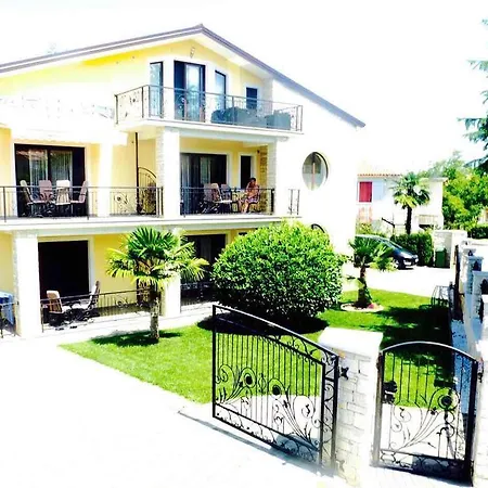 Apartments Danex Aida *